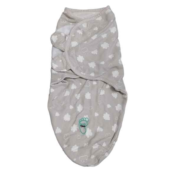 11 Piece Newborn Clothing Christmas Holiday Footie Swaddle Vest Mitten Lot - Picture 3 of 8